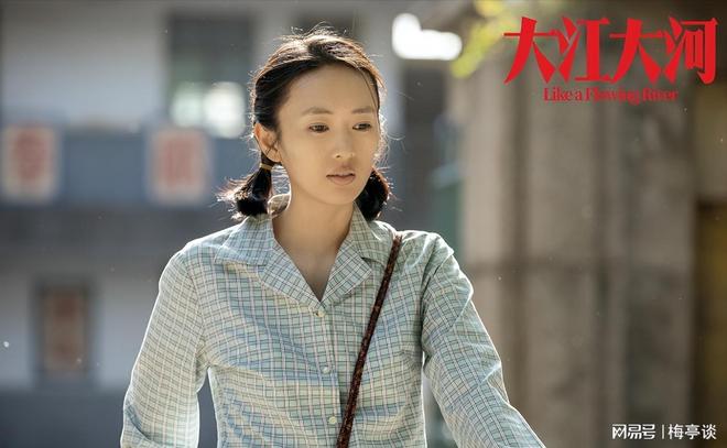 露童瑶真实夫妻关系难怪她能这么火开元棋牌嫁给富豪6年一张抽烟照暴(图1)