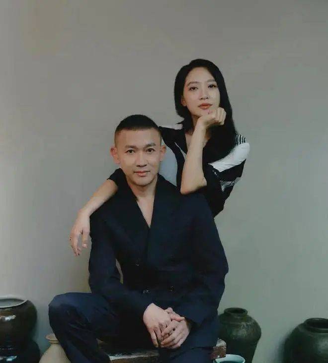 全网羡慕每一对夫妻都是神仙眷侣！开元棋牌娶粉丝当老婆的5位男星(图2)