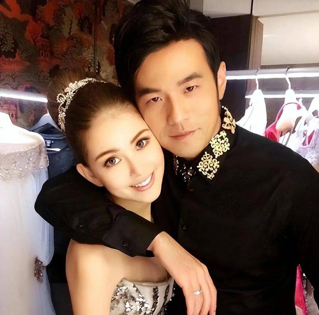 全网羡慕每一对夫妻都是神仙眷侣！开元棋牌娶粉丝当老婆的5位男星(图5)