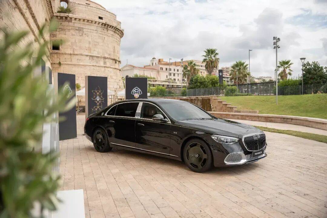 12特别版24K金点缀限量50台 酷乐汽车开元棋牌比奔驰迈巴赫S级更奢华的就是这款V(图4) 12特别版24K金点缀限量50台 酷乐汽车开元棋牌比奔驰迈巴赫S级更奢华的就是这款V(图4)